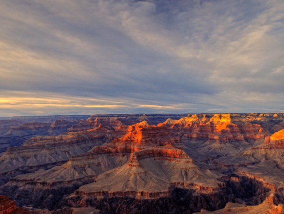Layers of sedimentary rock in the Grand Canyon Mapeamento em larga escala das camadas horizontais de rocha sedimentar no Grand Canyon