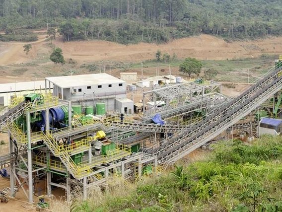 Colossus facilities in Serra Pelada Uma planta colossal em Serra Pelada