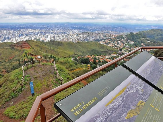 Mangabeiras Park viewpoint Mirante do Parque das Mangabeiras, exemplo de fechamento de mina em Belo Horizonte