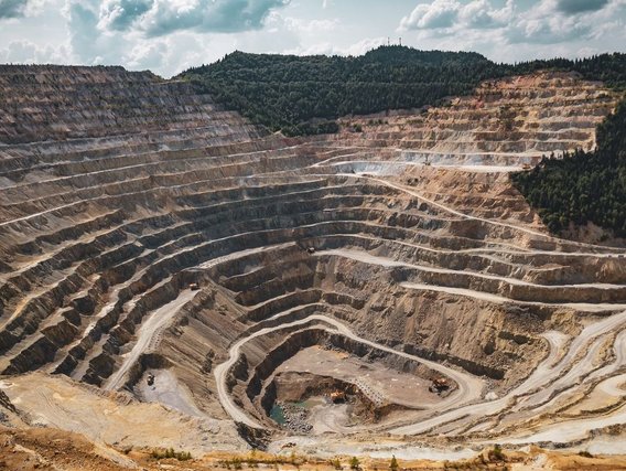 Open-pit mining Mineração a céu aberto